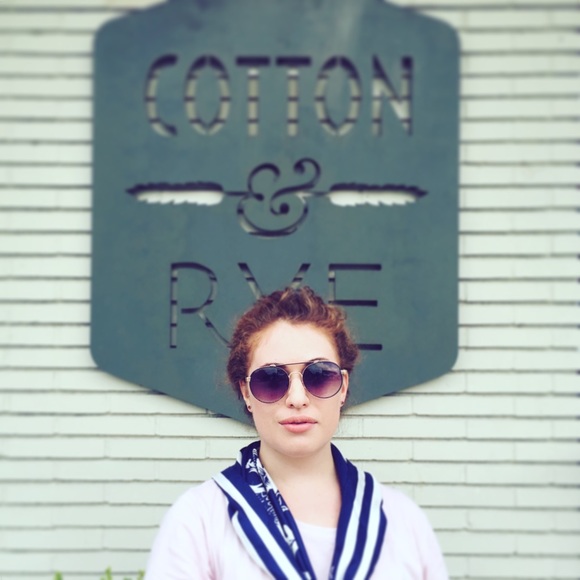 Meet Your Fellow Posher - Picture 3 of 5